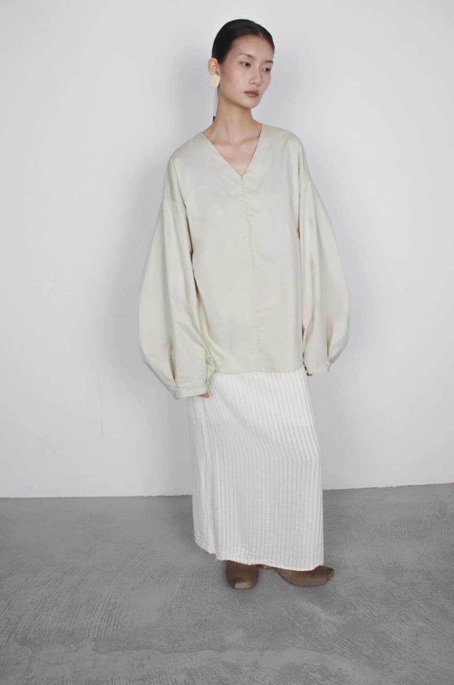[TEXTURE] Tun V-Neck Balloon Blouse 7