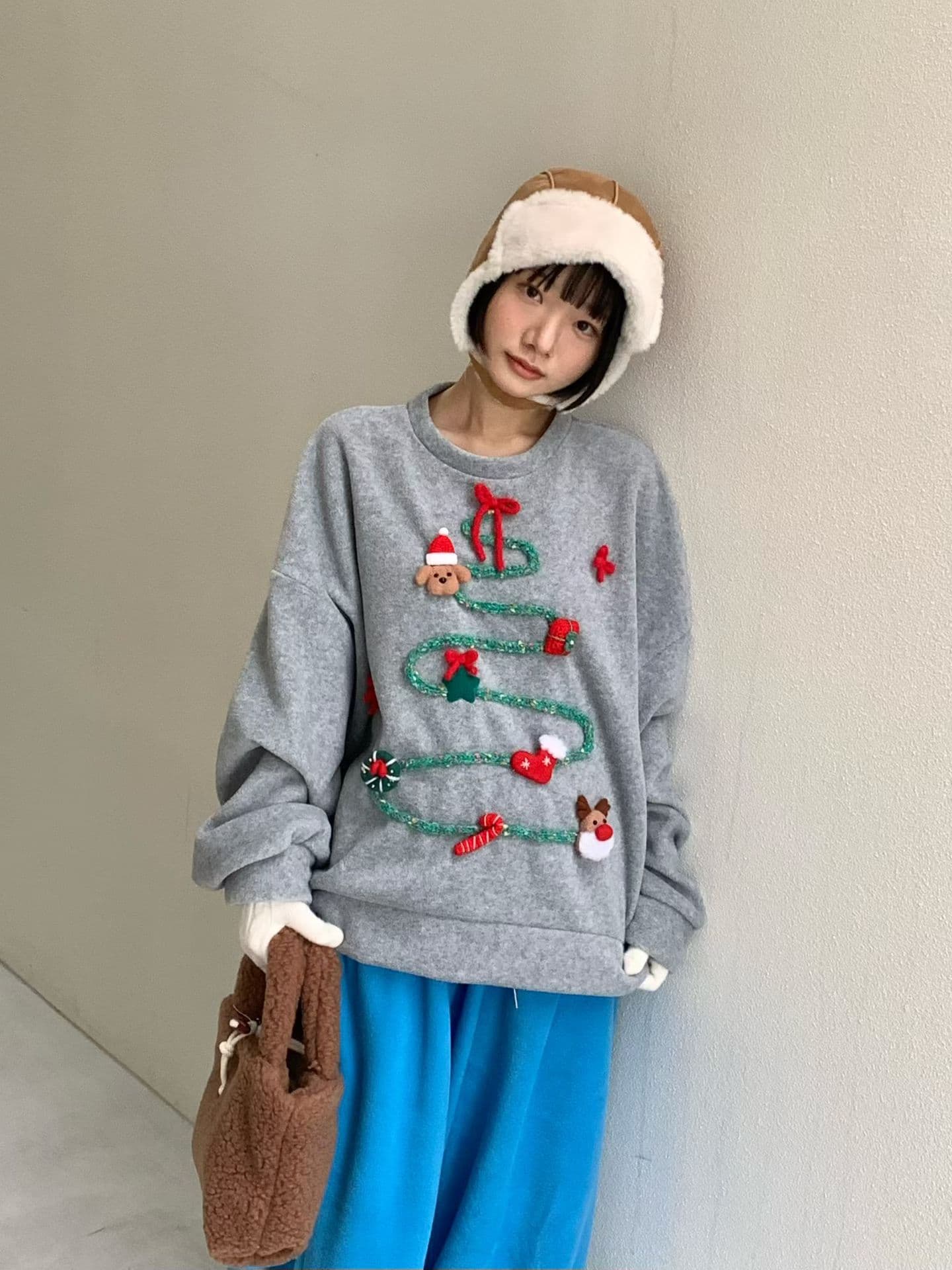 [VENTI] Christmas Box Sweatshirt 6