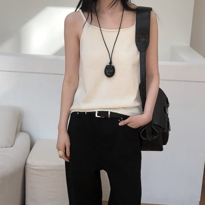 [LE BUTTER] Raccoon Tay Sleeveless Top 1