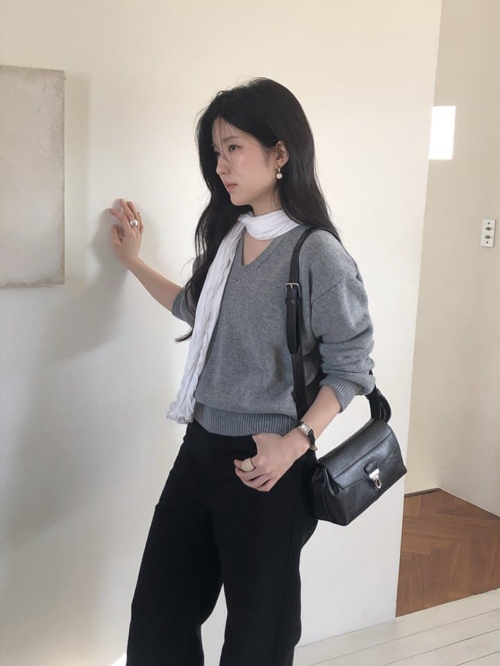 [LE BUTTER] Cashmere V-Neck Knit 6