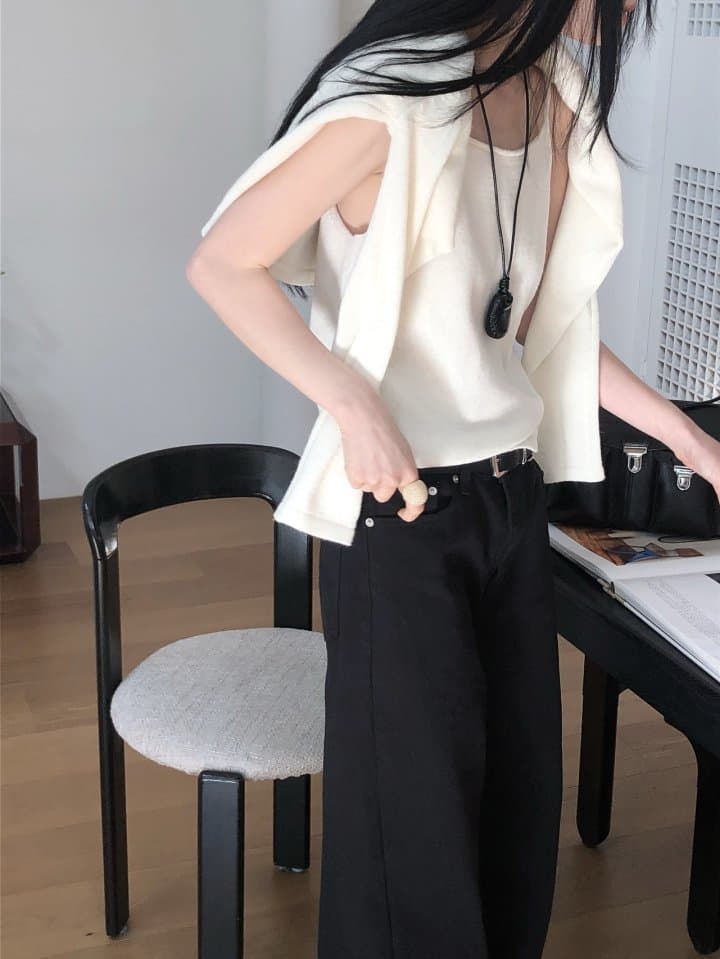 [LE BUTTER] Raccoon Tay Sleeveless Top 6