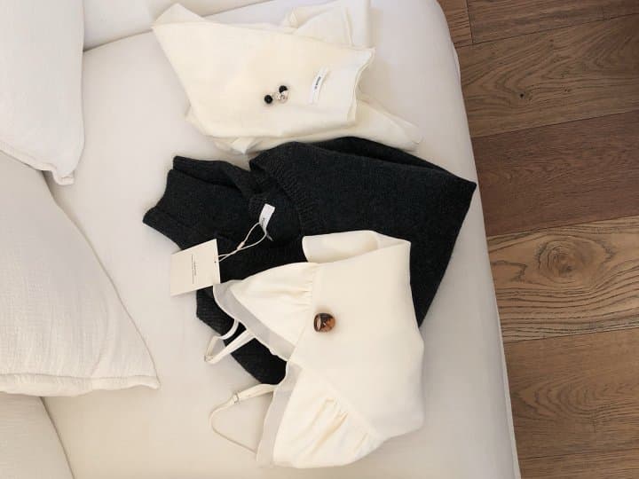 [LE BUTTER] Frill Slub Blouse 8