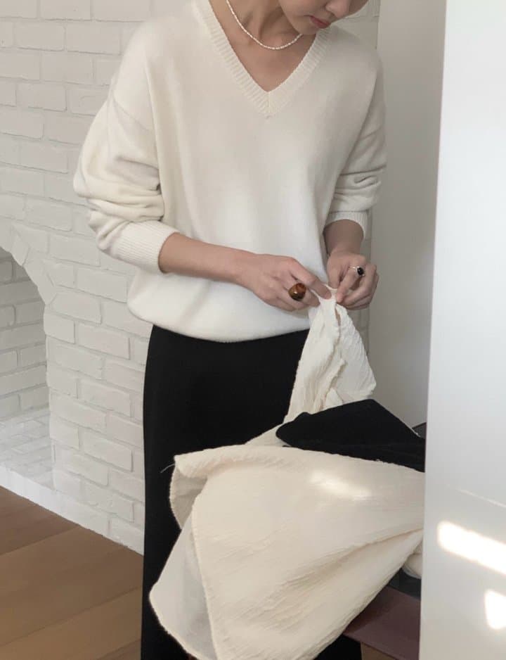 [LE BUTTER] Cashmere V-Neck Knit 9