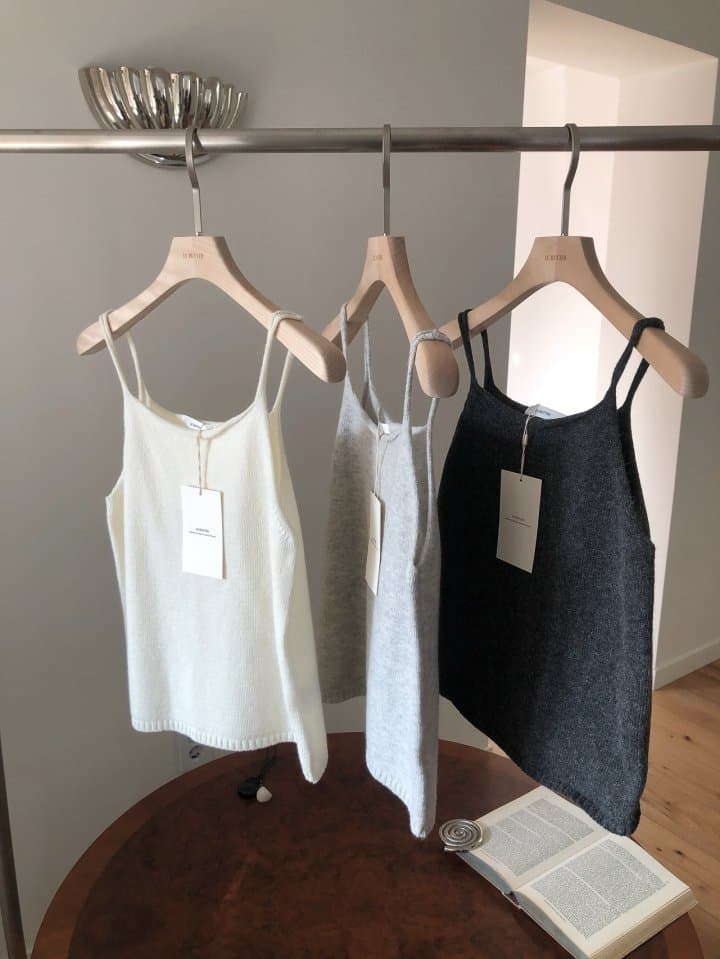 [LE BUTTER] Raccoon Tay Sleeveless Top 10