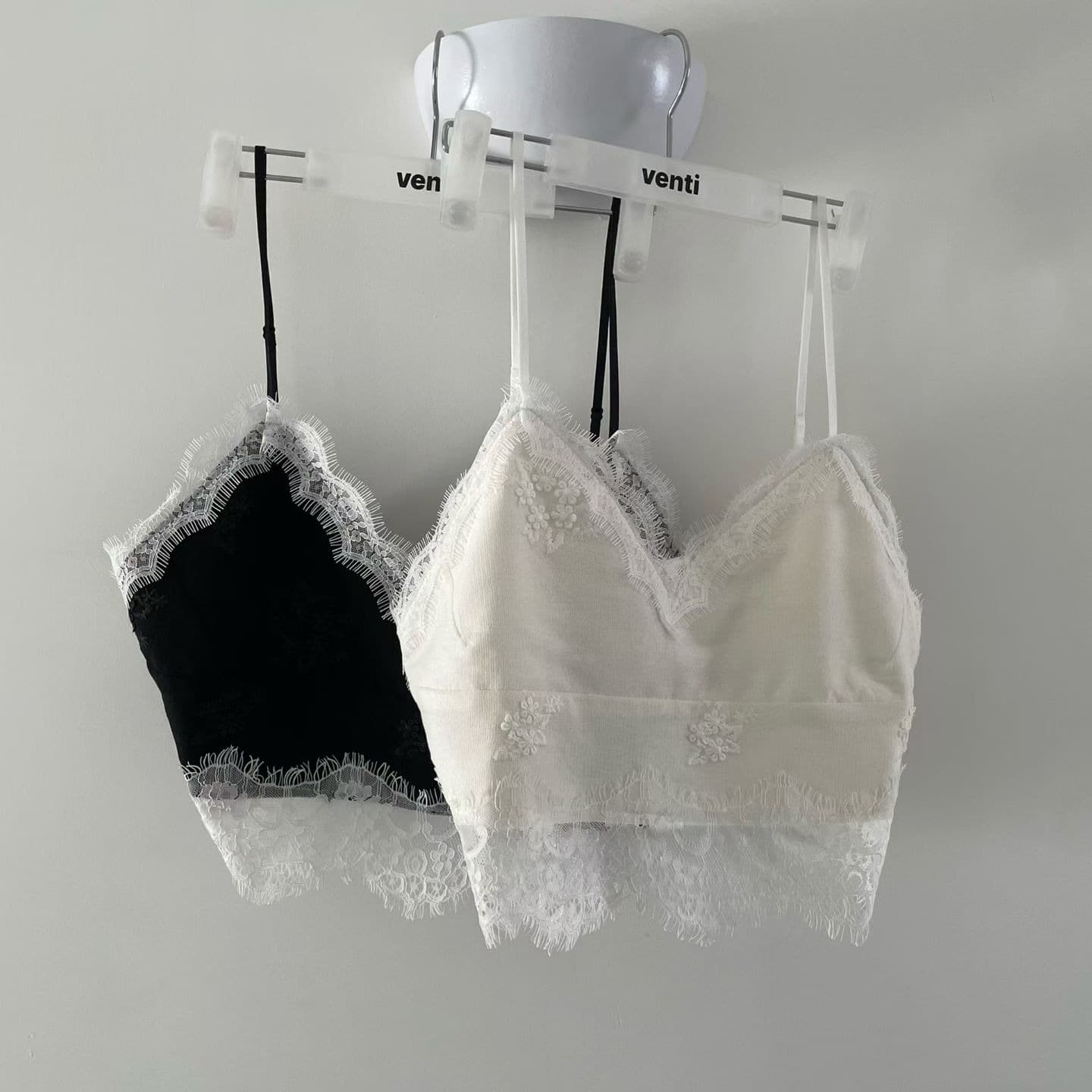 [VENTI] Rio Lace Sleeveless Top 1