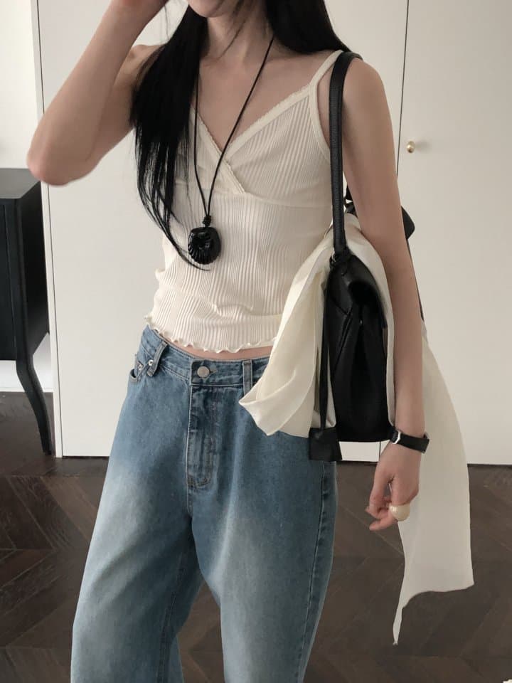 [LE BUTTER] Senz Lace Sleeveless Top 10
