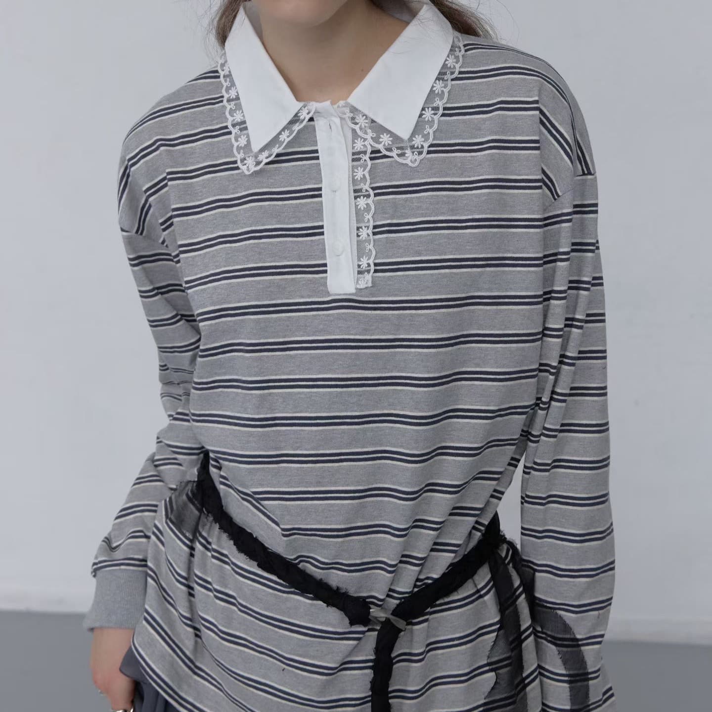[FOUNDATION] Kale Striped Lace Collared T-Shirt 1