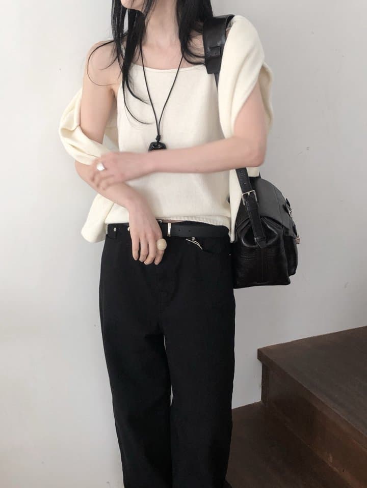 [LE BUTTER] Raccoon Tay Sleeveless Top 5
