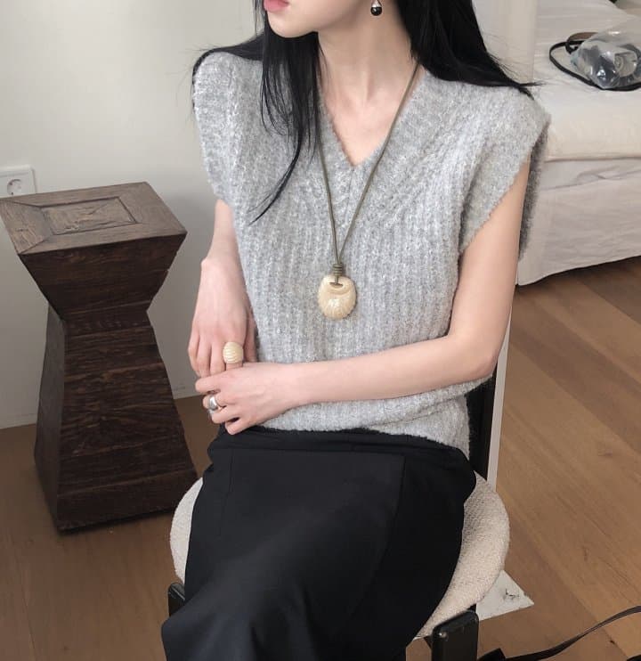 [LE BUTTER] Alpaca Vest 1