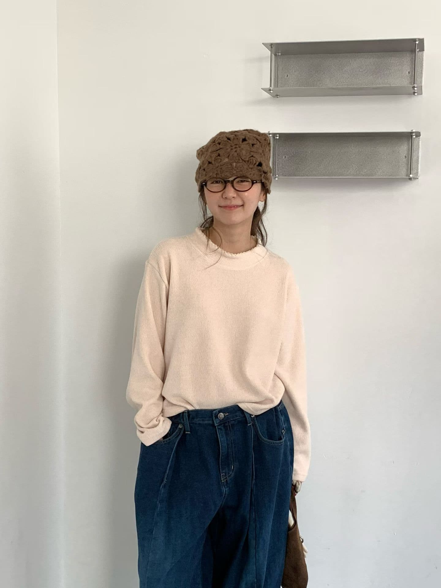 [VENTI] Pongdang Velvet Mock Neck T-Shirt 6