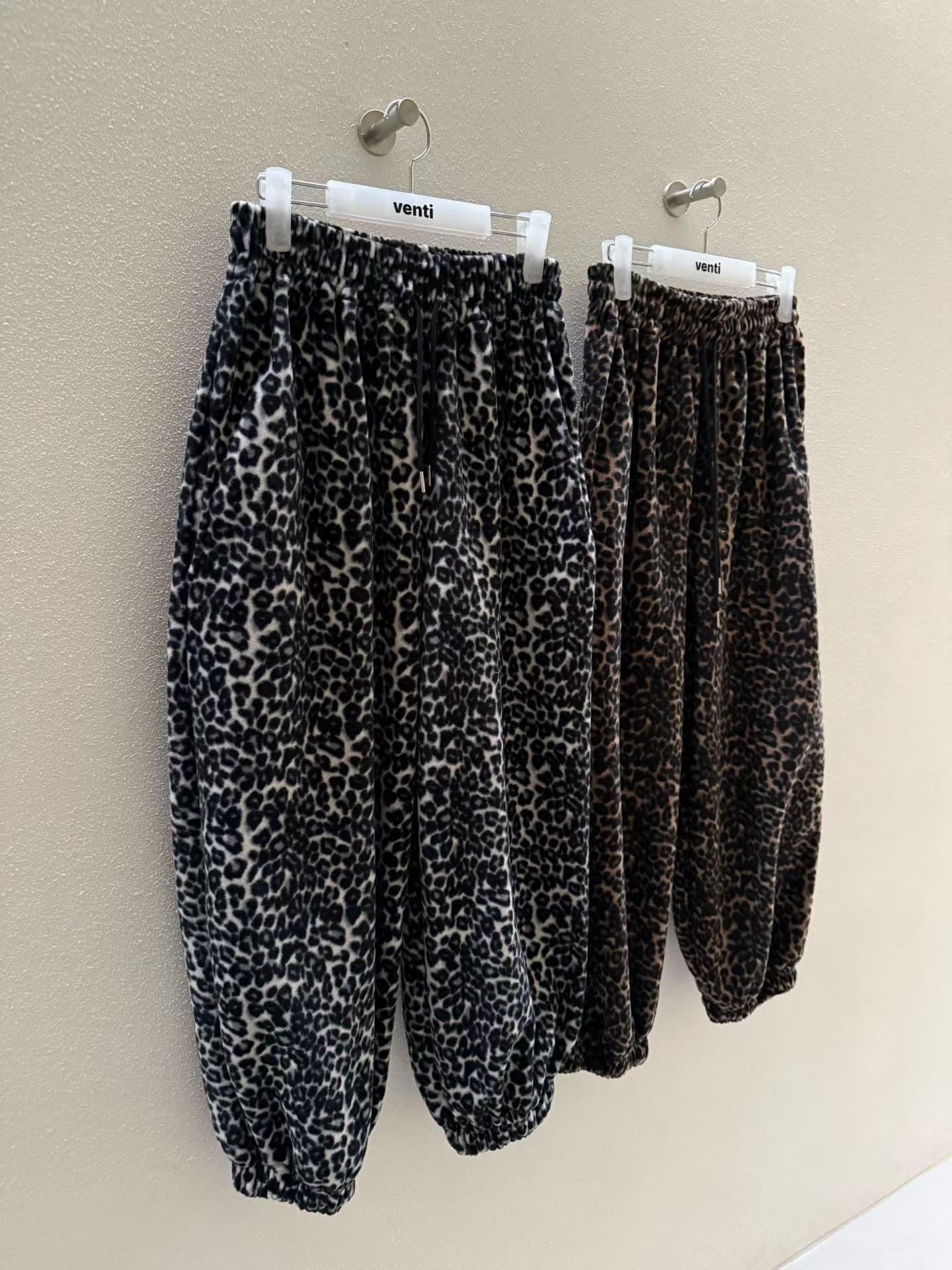 [VENTI] Leopard Fleece Jogger Pants 9