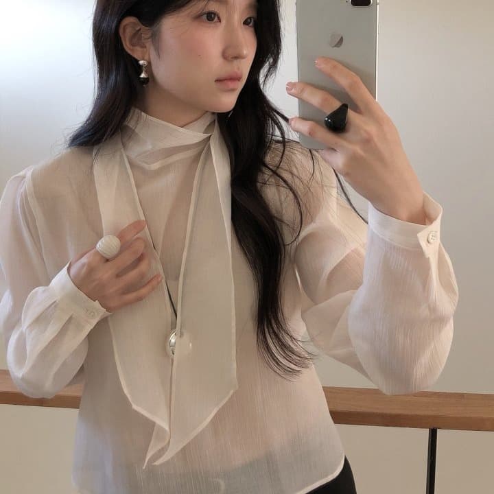 [LE BUTTER] Scarf Blouse 1