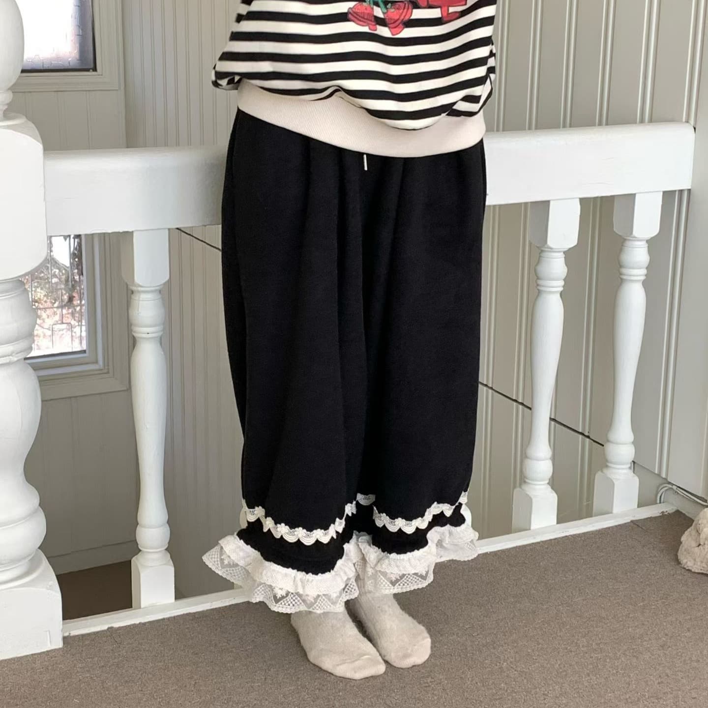[VENTI] Emily Fleece Lace Jogger Pants 1