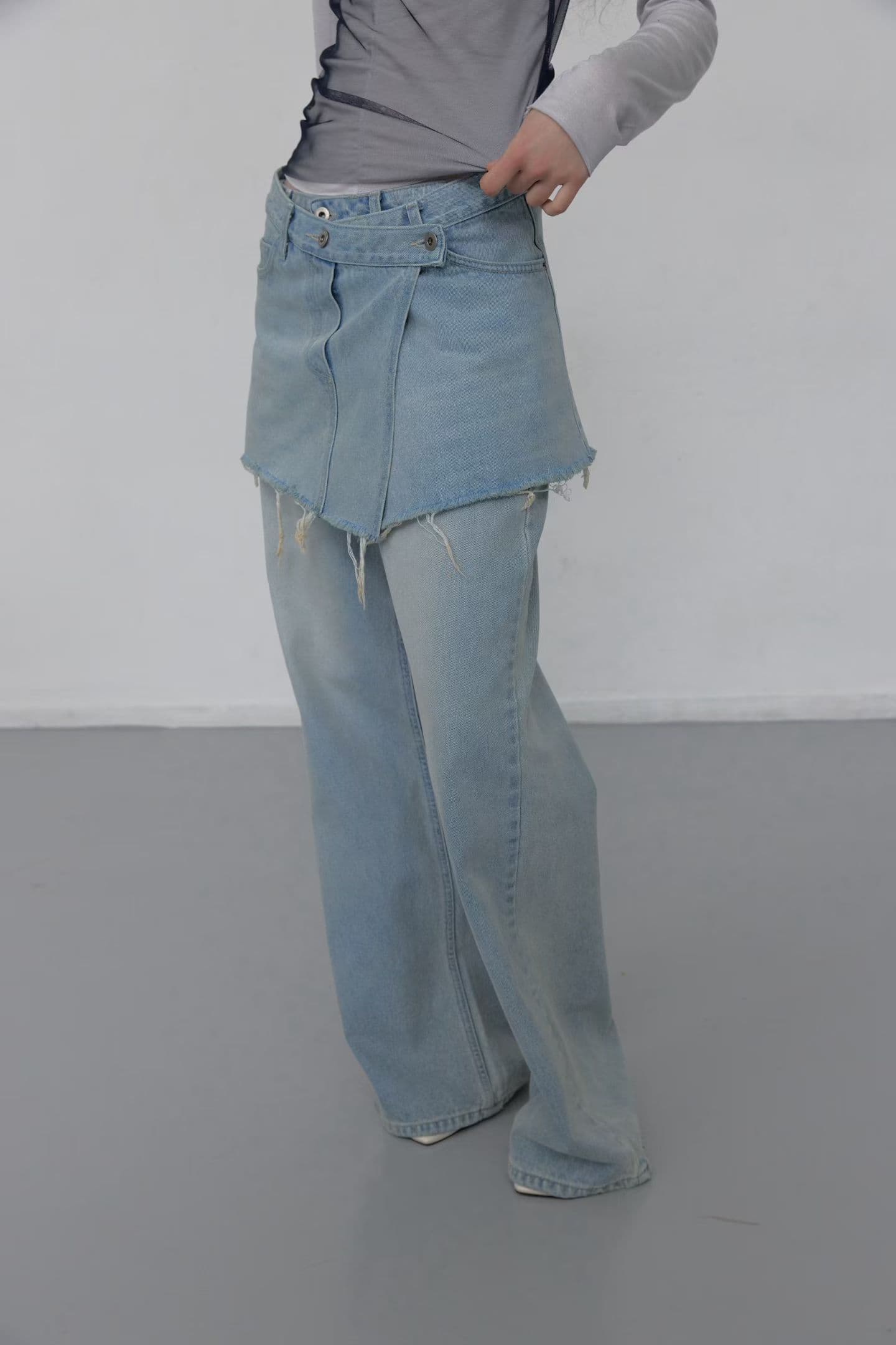 [FOUNDATION] Dwen Wrap Semi-Bootcut Washed Denim Pants Set 10