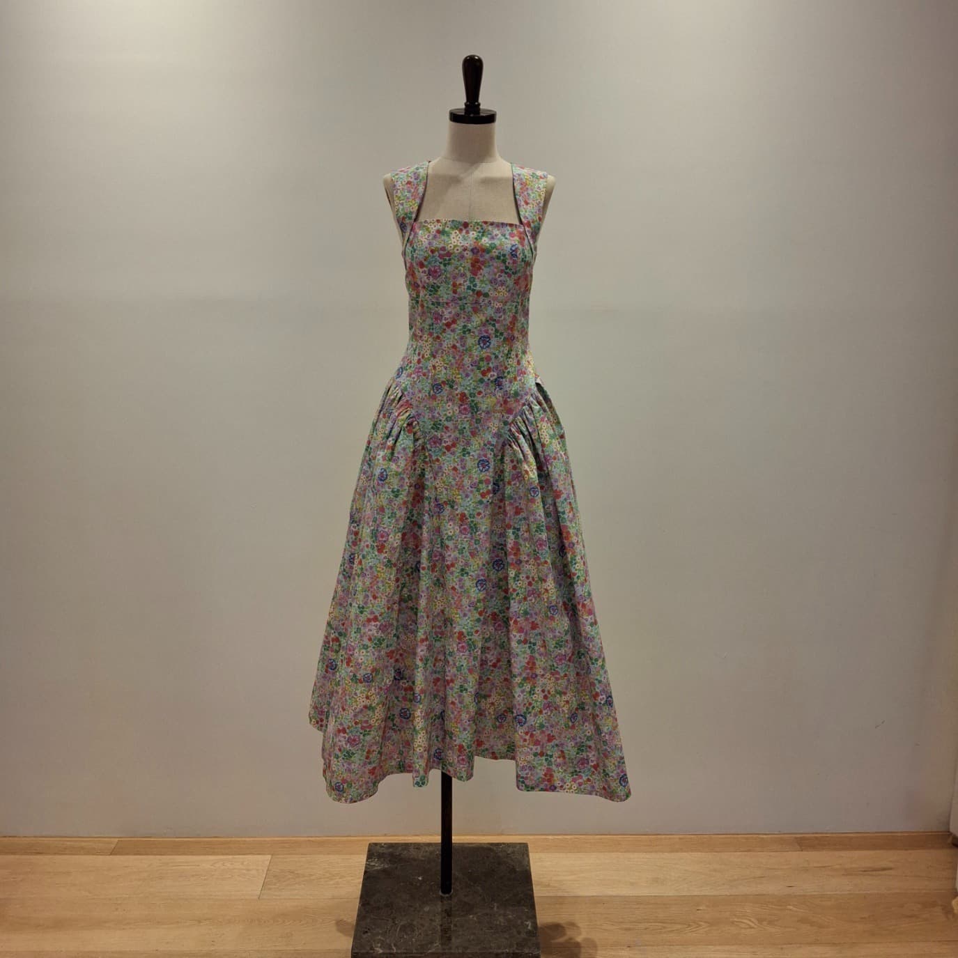 Flu Sleeveless Dress 1