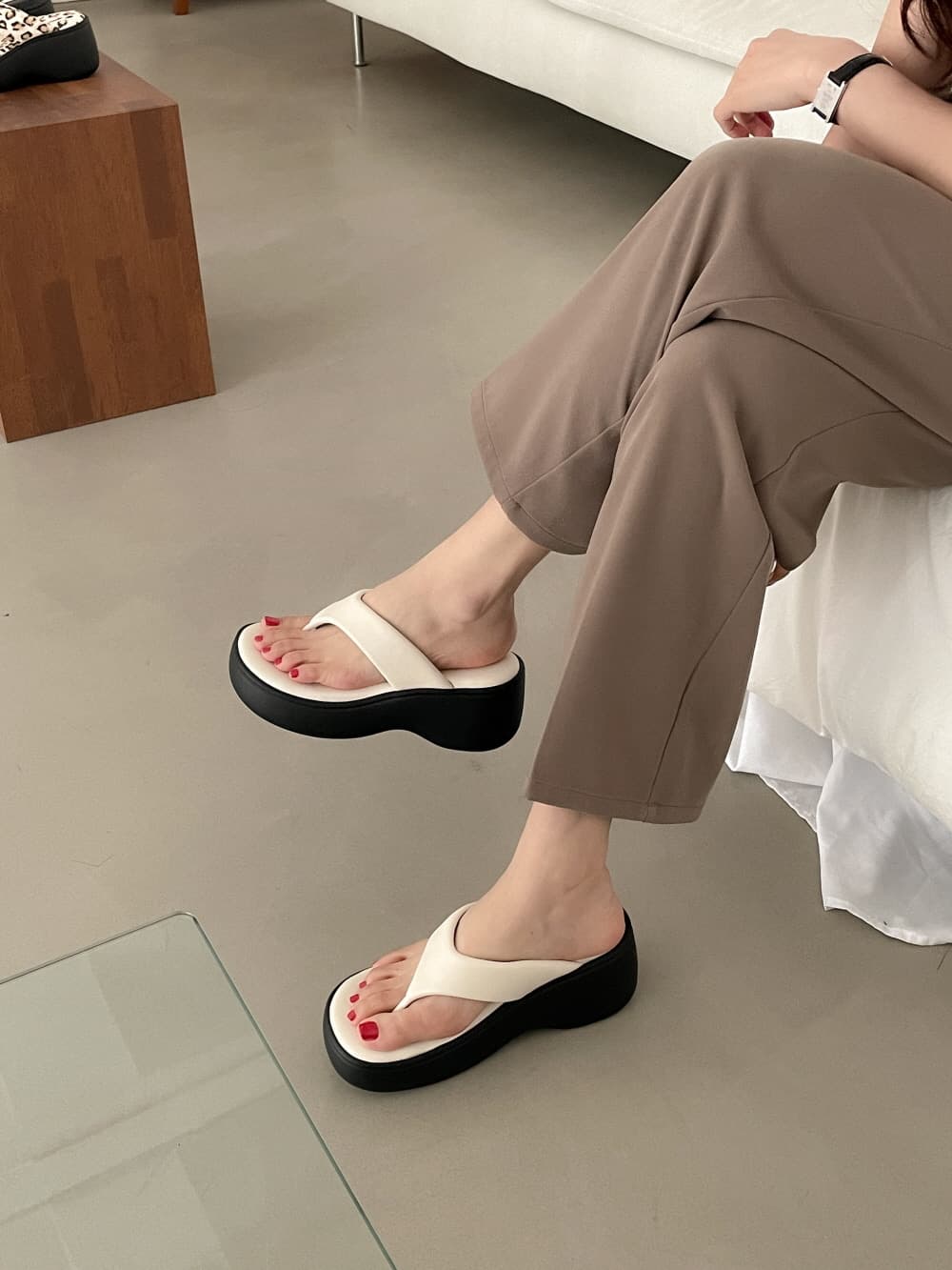 [CADEAU] CA9063 Platform Slippers 4