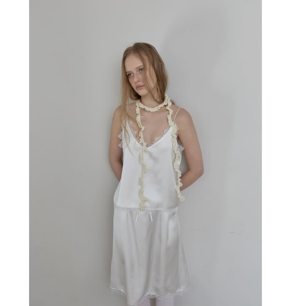[CEST LA VIE] Rouge Lace Satin Sleeveless Blouse 4