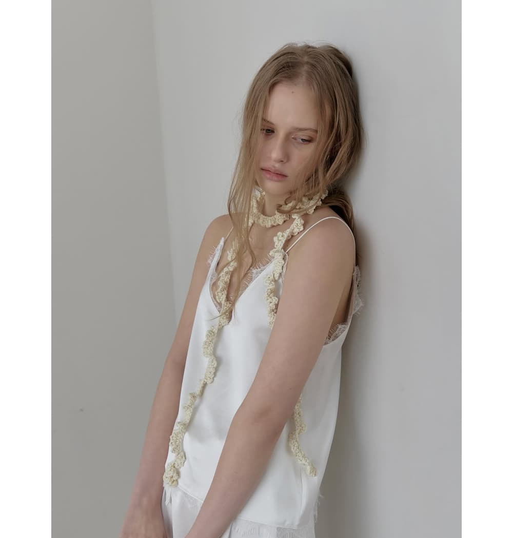 [CEST LA VIE] Rouge Lace Satin Sleeveless Blouse 3