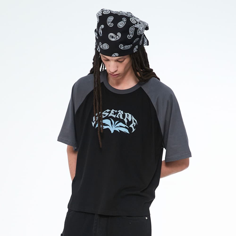 [SSERPE] MANS RAGLAN CROP HALF SLEEVE T BLACK 1