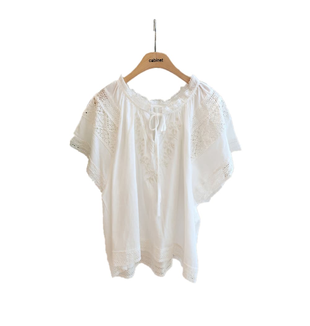 [MARIGOLD] Art Cream Embroidery Blouse 4