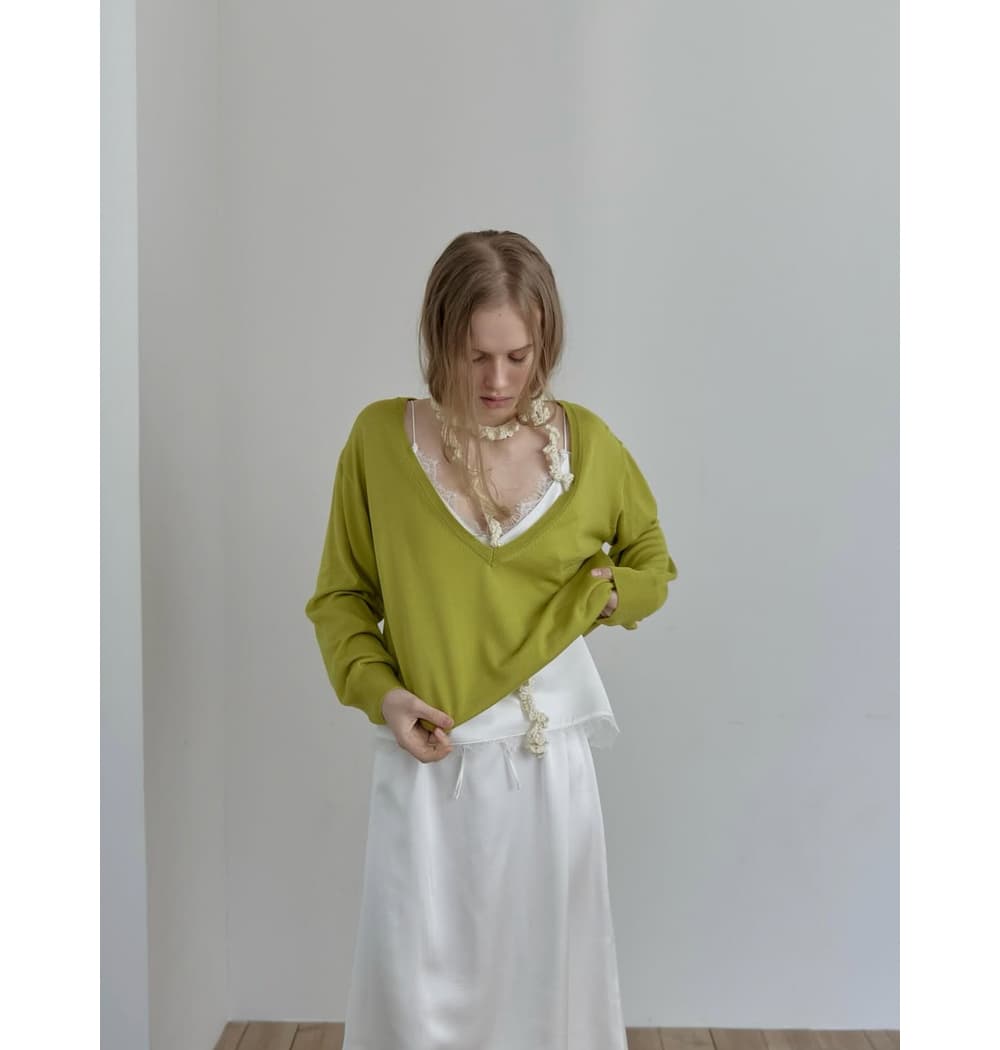 [CEST LA VIE] Deep V-Neck Pullover 3
