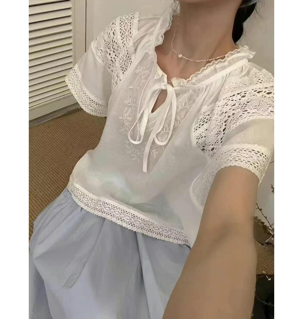 [MARIGOLD] Art Cream Embroidery Blouse 2