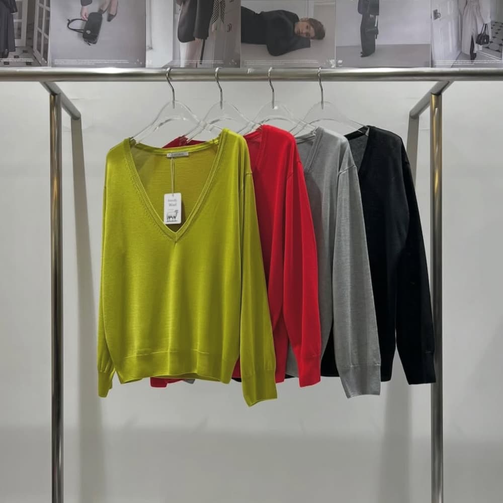 [CEST LA VIE] Deep V-Neck Pullover 9