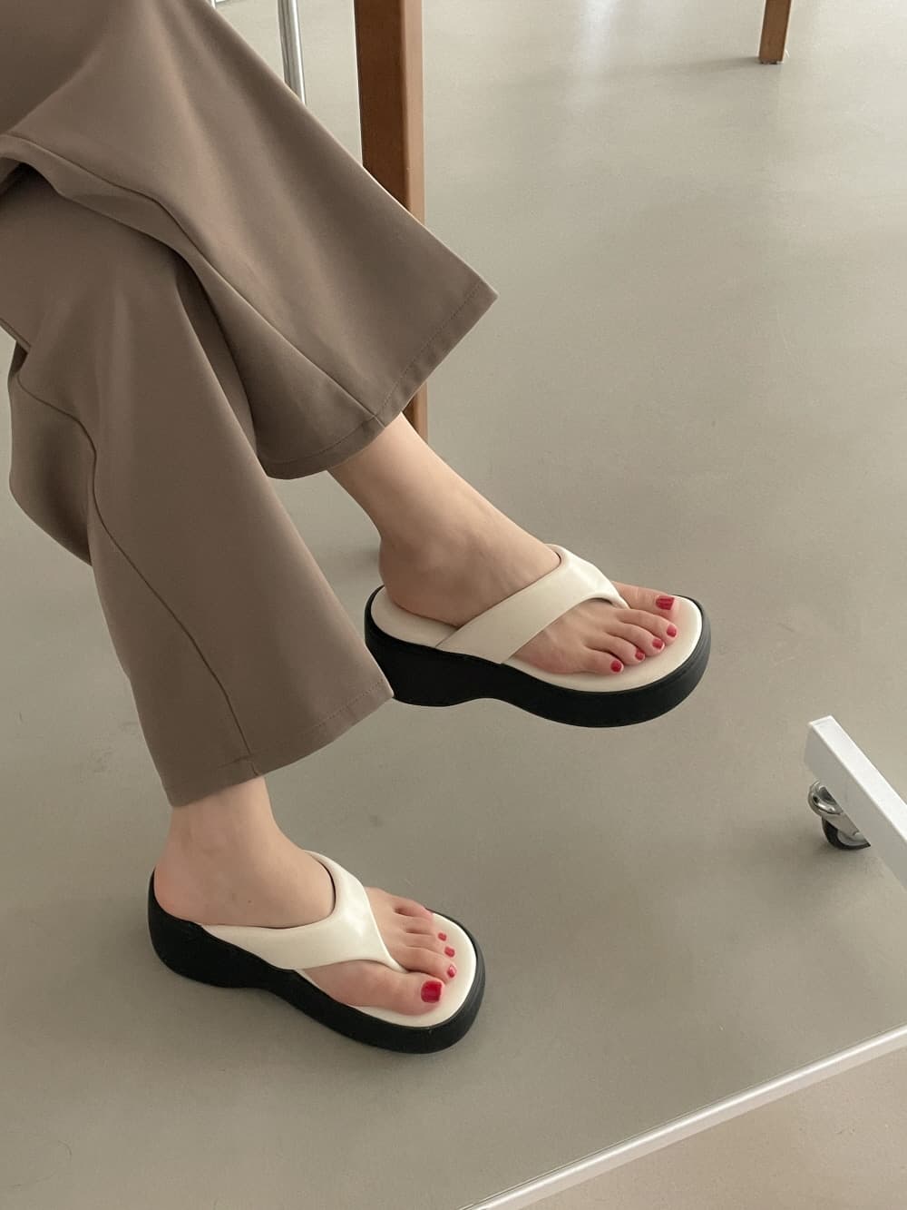 [CADEAU] CA9063 Platform Slippers 5
