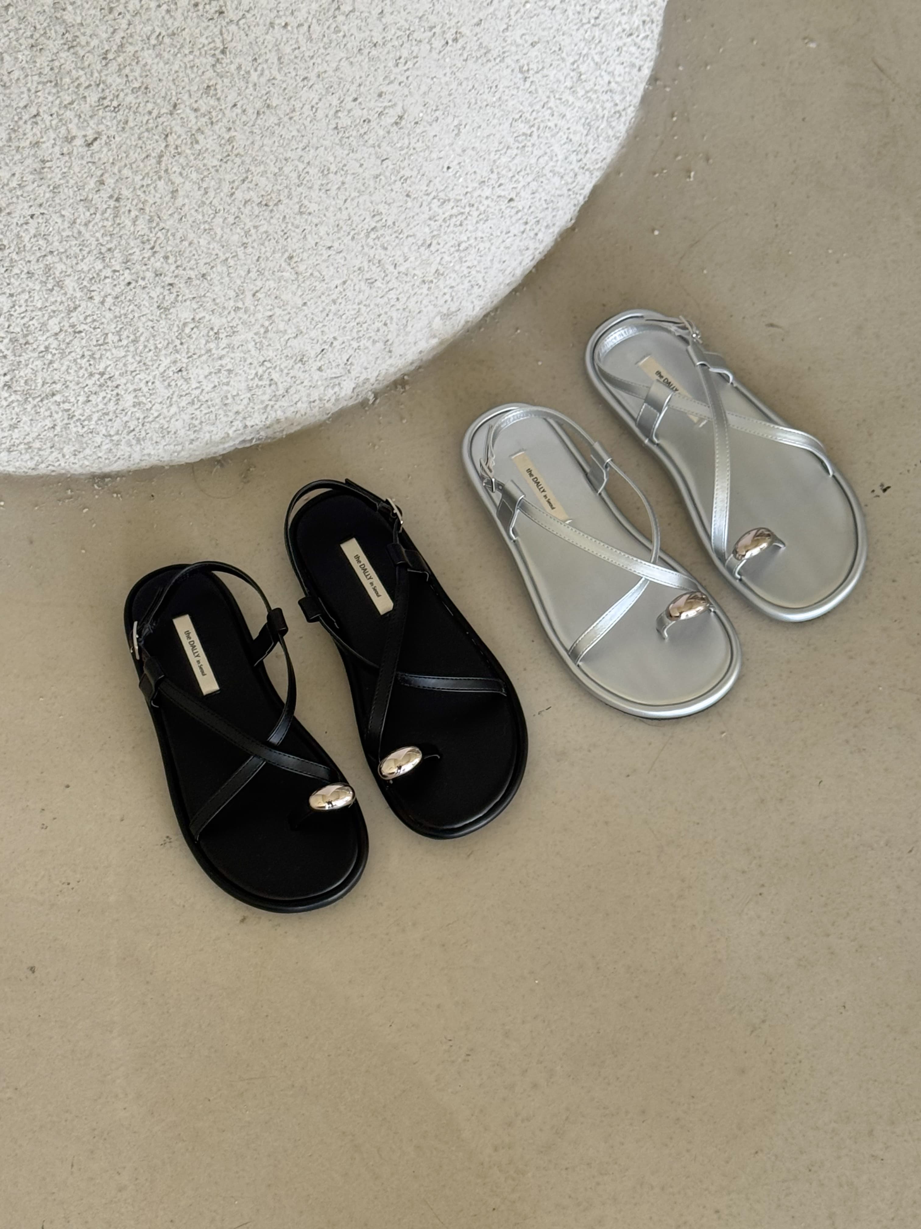 [CADEAU] CA8393 Bijou Thong Sandals 4