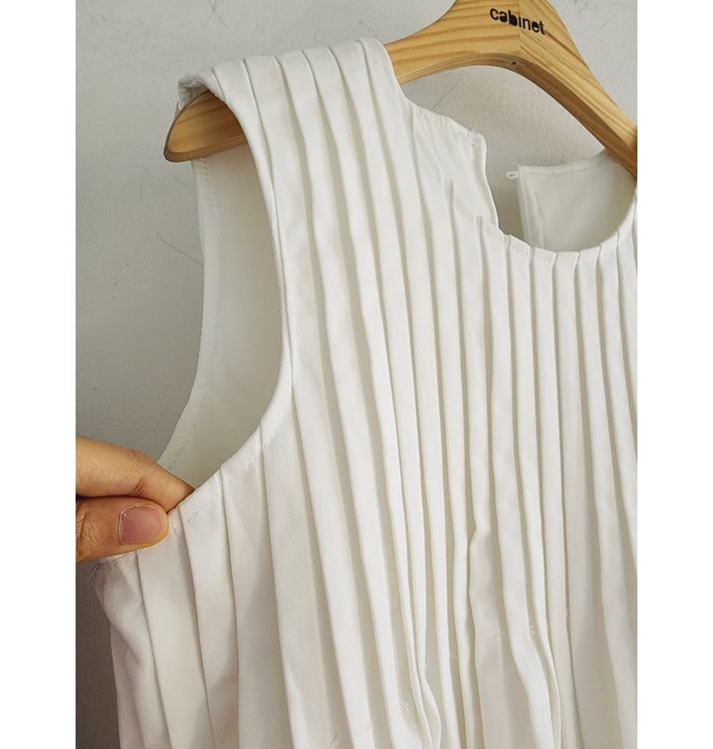 [MARIGOLD] Pintuck Hul Sleeveless Top 6