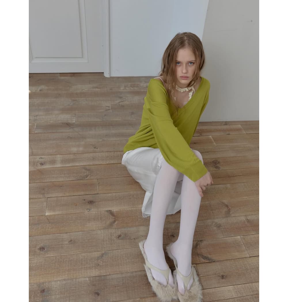 [CEST LA VIE] Deep V-Neck Pullover 2