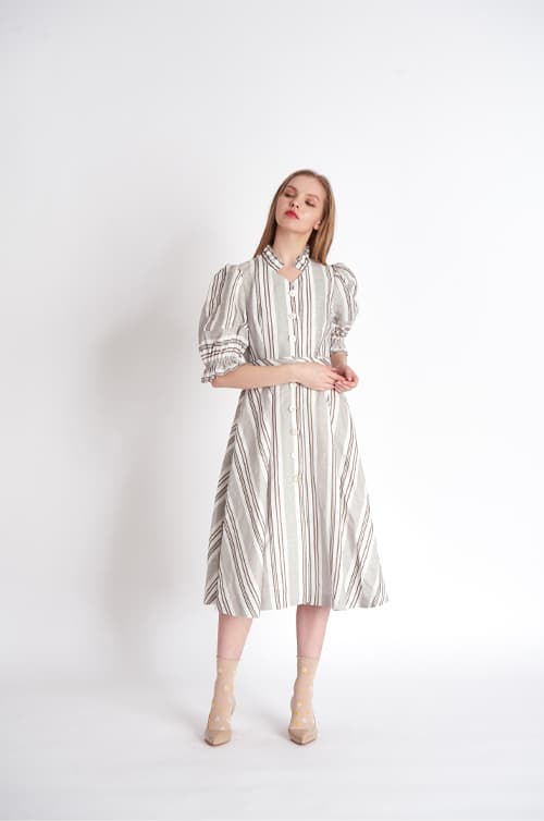 [FREAKS] Romantic Frill Neckline, Bell-Sleeved Shirt Dress 8
