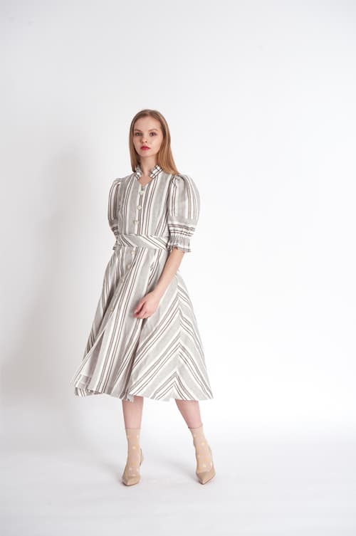 [FREAKS] Romantic Frill Neckline, Bell-Sleeved Shirt Dress 3