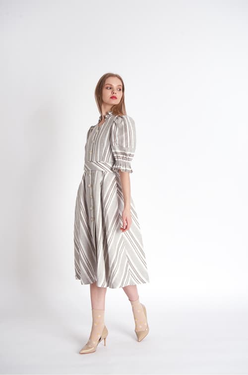 [FREAKS] Romantic Frill Neckline, Bell-Sleeved Shirt Dress 2