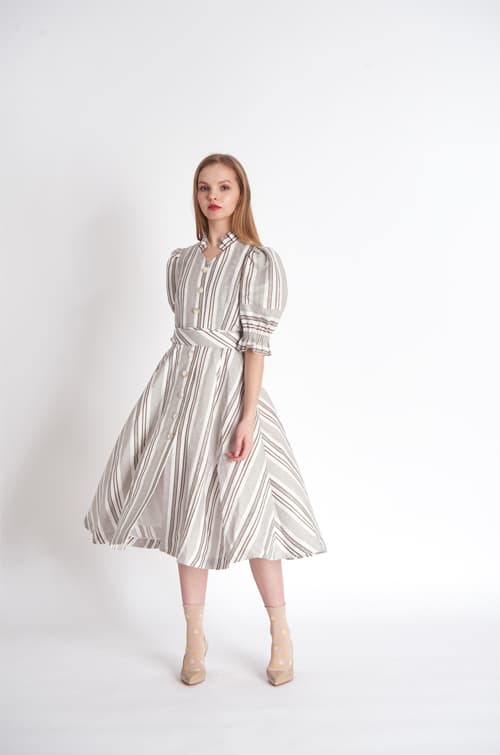 [FREAKS] Romantic Frill Neckline, Bell-Sleeved Shirt Dress 5
