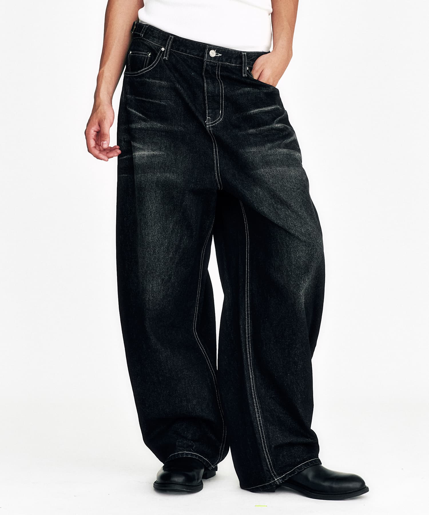 [SSERPE] NIGHT RIDER CURVED DENIM PANTS 8