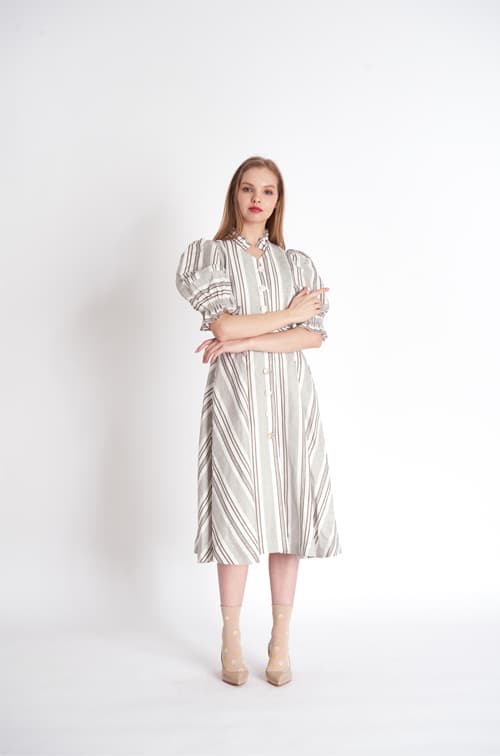 [FREAKS] Romantic Frill Neckline, Bell-Sleeved Shirt Dress 7
