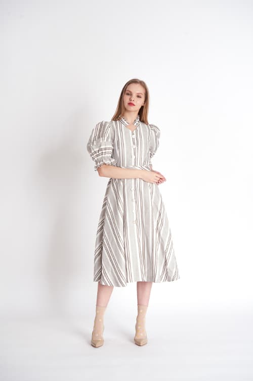 [FREAKS] Romantic Frill Neckline, Bell-Sleeved Shirt Dress 6