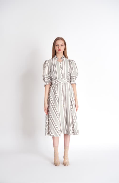 [FREAKS] Romantic Frill Neckline, Bell-Sleeved Shirt Dress 9