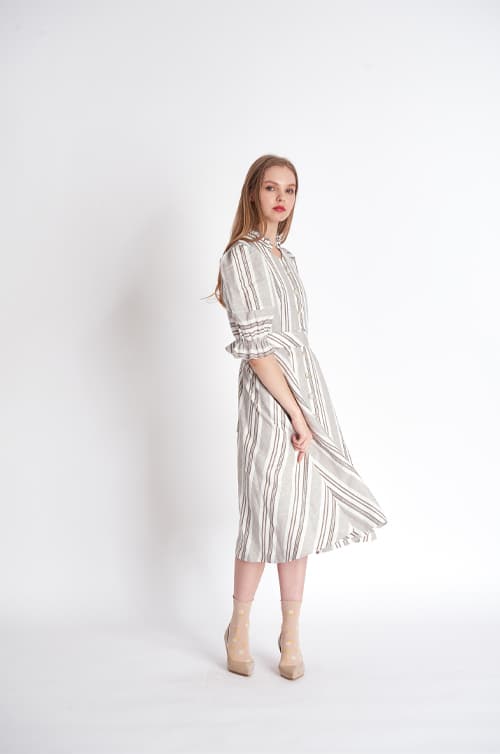 [FREAKS] Romantic Frill Neckline, Bell-Sleeved Shirt Dress 4